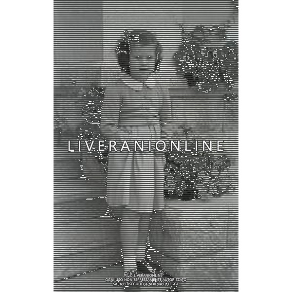 RETROSPETTIVA BEATRICE MARIA DI SAVOIA PRINCIPESSA NELLA FOTO BEATRICE MARIA DI SAVOIA A CASCAIS NELL\'ANNO 1949 IN ESILIO AG ALDO LIVERANI SAS