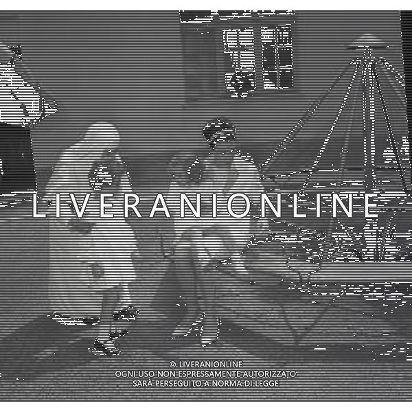 RETROSPETTIVA BEATRICE MARIA DI SAVOIA PRINCIPESSA  NELLA FOTO BEATRICE MARIA DI SAVOIA A CANELLI IN VISITA A UN ASILO INFANTILE NELL\'ANNO 1963 AG ALDO LIVERANI SAS  