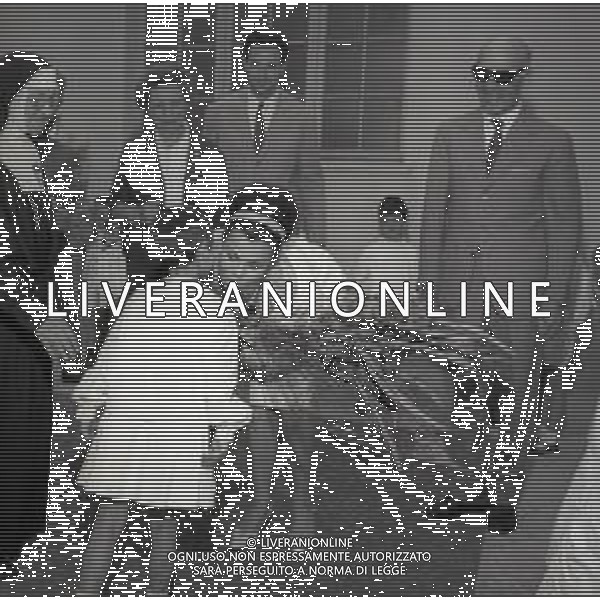 RETROSPETTIVA BEATRICE MARIA DI SAVOIA PRINCIPESSA  NELLA FOTO BEATRICE MARIA DI SAVOIA A CANELLI IN VISITA A UN ASILO INFANTILE NELL\'ANNO 1963 AG ALDO LIVERANI SAS  