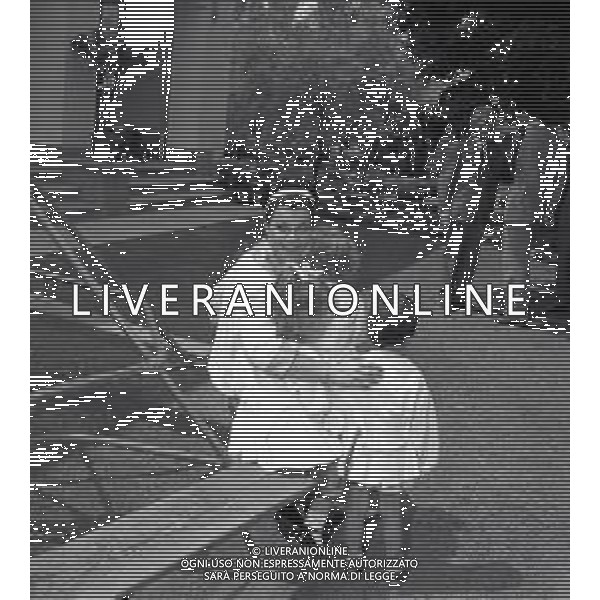 RETROSPETTIVA BEATRICE MARIA DI SAVOIA PRINCIPESSA  NELLA FOTO BEATRICE MARIA DI SAVOIA A CANELLI IN VISITA A UN ASILO INFANTILE NELL\'ANNO 1963 AG ALDO LIVERANI SAS  