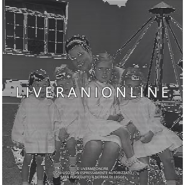 RETROSPETTIVA BEATRICE MARIA DI SAVOIA PRINCIPESSA  NELLA FOTO BEATRICE MARIA DI SAVOIA A CANELLI IN VISITA A UN ASILO INFANTILE NELL\'ANNO 1963 AG ALDO LIVERANI SAS  