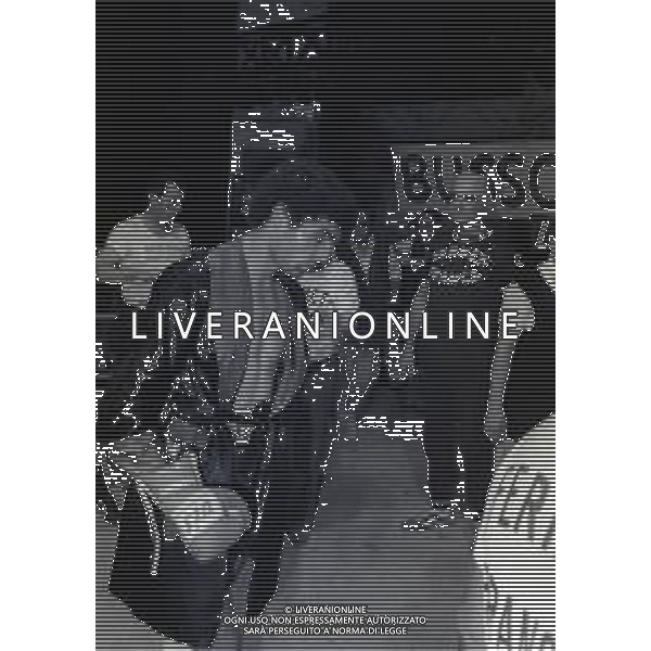 1981 LIDO DI CAMAIORE INCONTRO DI BOXE PATRIZIO OLIVA CONTRO PATRIZIO BURINI NELLA FOTO L\'INCONTRO DI BOXE TRA PATRZIO OLIVA E PATRIZIO BURINI AG ALDO LIVERANI SAS