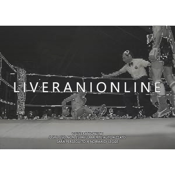 1981 LIDO DI CAMAIORE INCONTRO DI BOXE PATRIZIO OLIVA CONTRO PATRIZIO BURINI NELLA FOTO L\'INCONTRO DI BOXE TRA PATRZIO OLIVA E PATRIZIO BURINI AG ALDO LIVERANI SAS