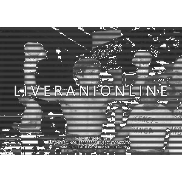 1981 LIDO DI CAMAIORE INCONTRO DI BOXE PATRIZIO OLIVA CONTRO PATRIZIO BURINI NELLA FOTO L\'INCONTRO DI BOXE TRA PATRZIO OLIVA E PATRIZIO BURINI AG ALDO LIVERANI SAS