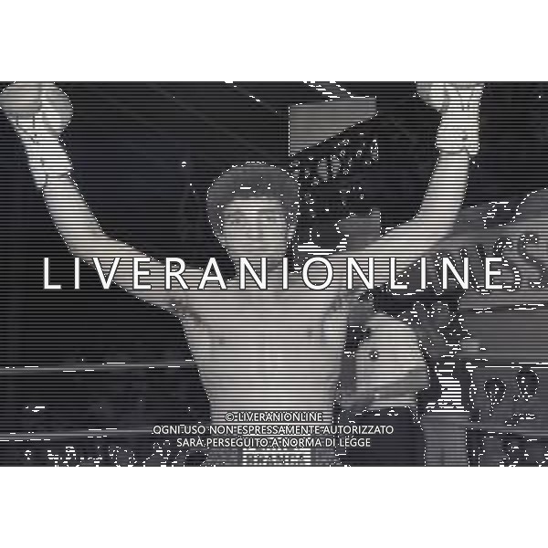 1981 LIDO DI CAMAIORE INCONTRO DI BOXE PATRIZIO OLIVA CONTRO PATRIZIO BURINI NELLA FOTO L\'INCONTRO DI BOXE TRA PATRZIO OLIVA E PATRIZIO BURINI AG ALDO LIVERANI SAS