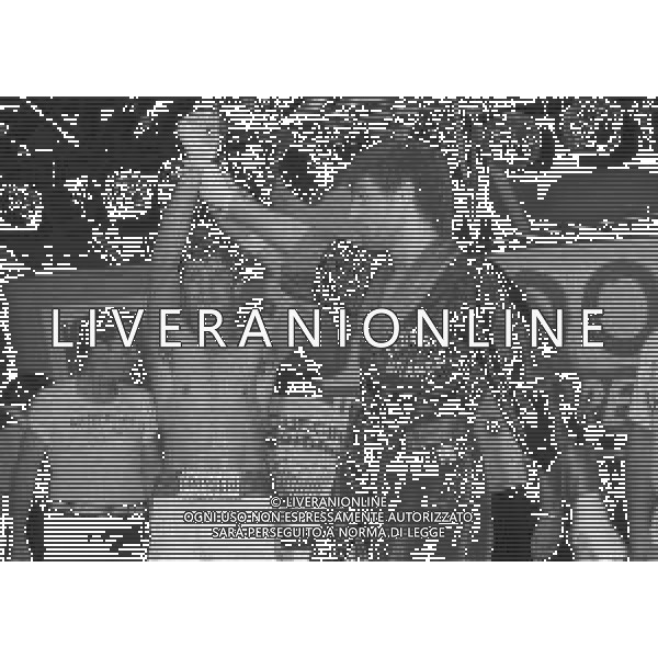 1981 LIDO DI CAMAIORE INCONTRO DI BOXE PATRIZIO OLIVA CONTRO PATRIZIO BURINI NELLA FOTO L\'INCONTRO DI BOXE TRA PATRZIO OLIVA E PATRIZIO BURINI AG ALDO LIVERANI SAS