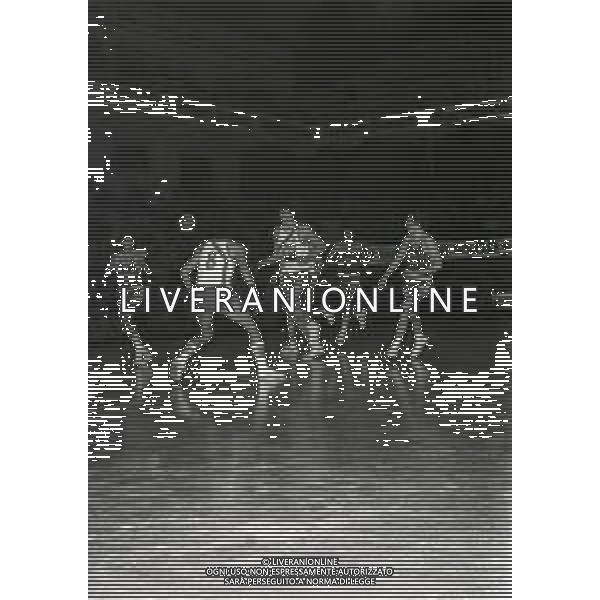 09-11-1975 MILANO CAMPIONATO DI BASKET SERIE A MOBILQUATTRO MILANO -IBP ROMA 89-88 NELLA FOTO AZIONE DI GIOCO AG ALDO LIVERANI SAS