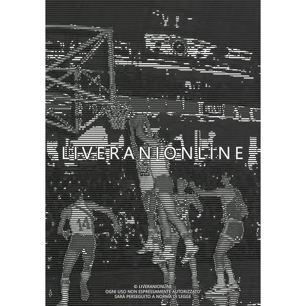 09-11-1975 MILANO CAMPIONATO DI BASKET SERIE A MOBILQUATTRO MILANO -IBP ROMA 89-88 NELLA FOTO AZIONE DI GIOCO AG ALDO LIVERANI SAS