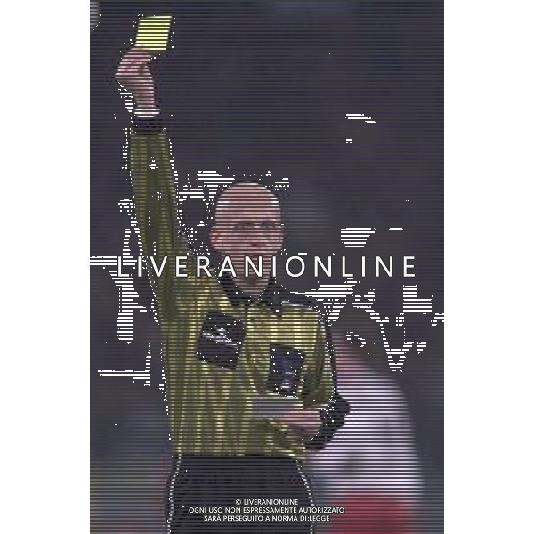 ROMA - MILAN 2001/ 2002 NELLA FOTO L\'ARBITRO PIERLUIGI COLLINA ESTRAE IL CARTELLINO GIALLO PER L\'AMMONIZIONE AGENZIA ALDO LIVERANI SAS