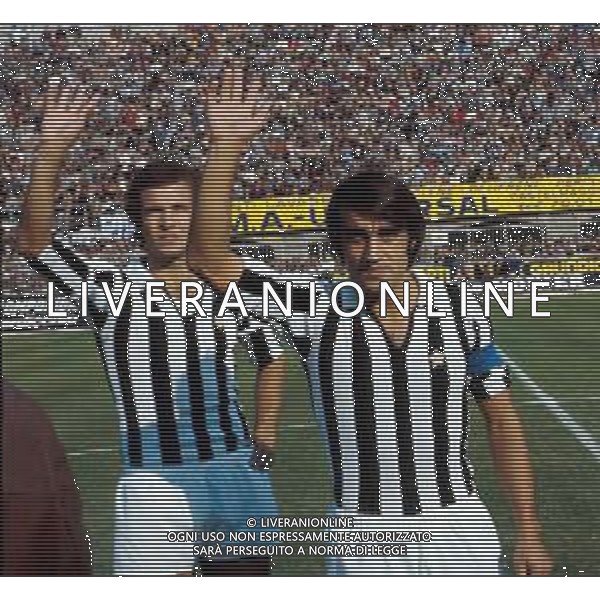 CALCIO ARCHIVIO JUVENTUS NELLA FOTO ANASTASI PIETRO CALCIATORE CON LUCIANO SPINOSI AGENZIA ALDO LIVERANI SAS
