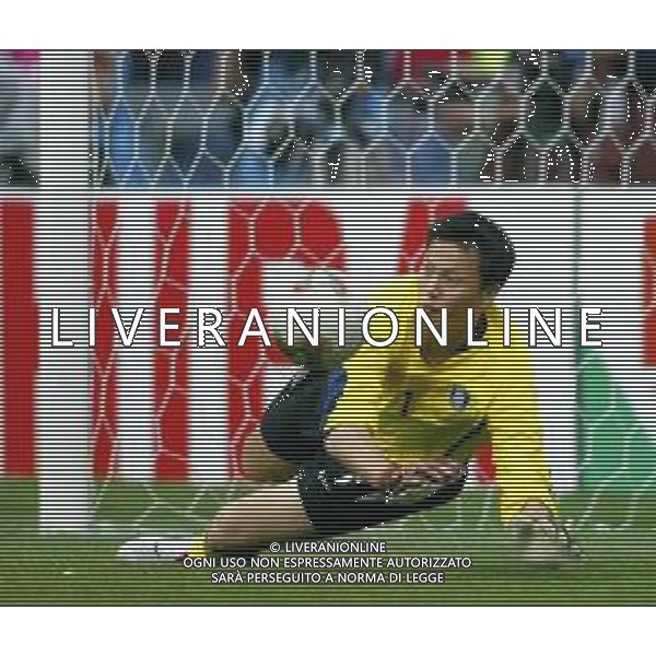 GWANGJU (corea del sud) 22/06/2002 MONDIALI CALCIO 2002 SPAGNA - COREA DEL SUD NELLA FOTO PARATA RIGORE DI LEE WOON-JAE AGENZIA ALDO LIVERANI SAS