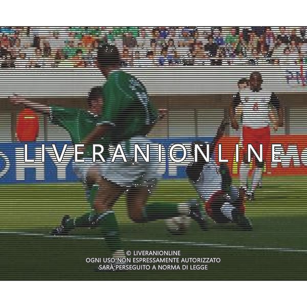 IRLANDA - CAMERUN NIIGATA (GIAPPONE) 01.06.2002 MONDIALI CALCIO 2002 NELLA FOTO IL GOL MBOMA PATRICK AGENZIA ALDO LIVERANI SAS