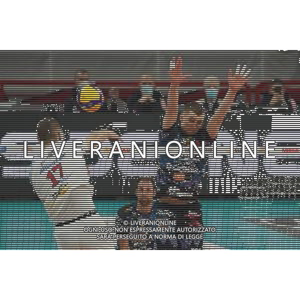 Cerquiglinio/LMedia - Playoff - Sir Safety Conad Perugia vs Allianz Milano - Volleyball Italian Serie A Men Superleague Championship 2020/2021 10 March 2021 - Pala Barton, perugia, Italy Photo showing: trevor clevenot (n.17 hitter spicker power volley milano) attack muzaj maciej (n.15 sir safety conad perugia) block @Cerquiglinio/LMedia/ AGENZIA ALDO LIVERANI SAS