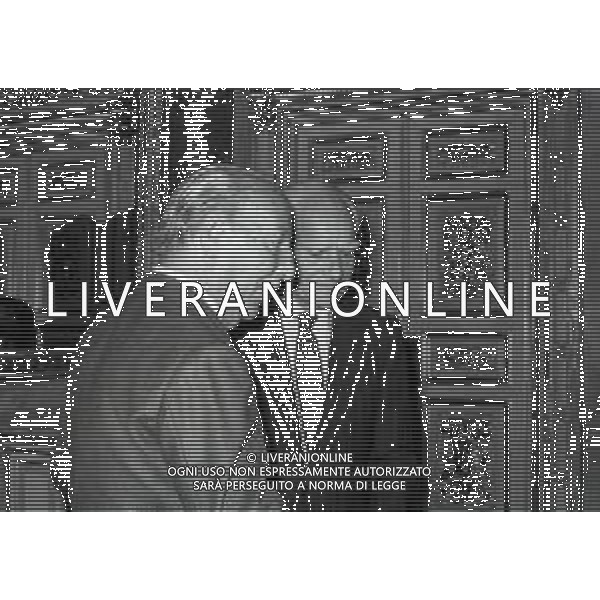 RETROSPETTIVA ALBERTO MORAVIA SCRITTORE NELLA FOTO ALBERTO MORAVIA CON VALENTINO BOMPIANI NELL\'ANNO 1984 AL CIRCOLO DELLA STAMPA DI MILANO AG ALDO LIVERANI SAS
