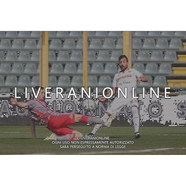 Carnabucia/LMedia - US Cremonese vs AC Reggiana - Italian Football Championship League BKT 2020/2021 13 March 2021 - Giovanni Zini stadium, cremona, Italy Photo showing: Luca Ravanelli (Cremonese) on Karim Laribi (Reggiana) @Carnabucia/LMedia/ AGENZIA ALDO LIVERANI SAS