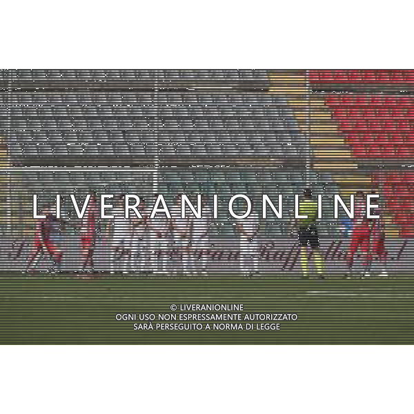 Carnabucia/LMedia - US Cremonese vs AC Reggiana - Italian Football Championship League BKT 2020/2021 13 March 2021 - Giovanni Zini stadium, cremona, Italy Photo showing: Castagnetti (Cremonese) is ready for the free kick @Carnabucia/LMedia/ AGENZIA ALDO LIVERANI SAS