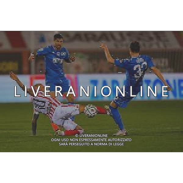 Marinil/LMedia - RL Vicenza vs Empoli FC - Italian Football Championship League BKT 2020/2021 13 March 2021 - Romeo Menti stadium, vicenza, Italy Photo showing: faul of of Nicolas Haas (Empoli FC) on Stefano Giacomelli (LR Vicenza Virtus) @Marinil/LMedia AG ALDO LVERANI SAS