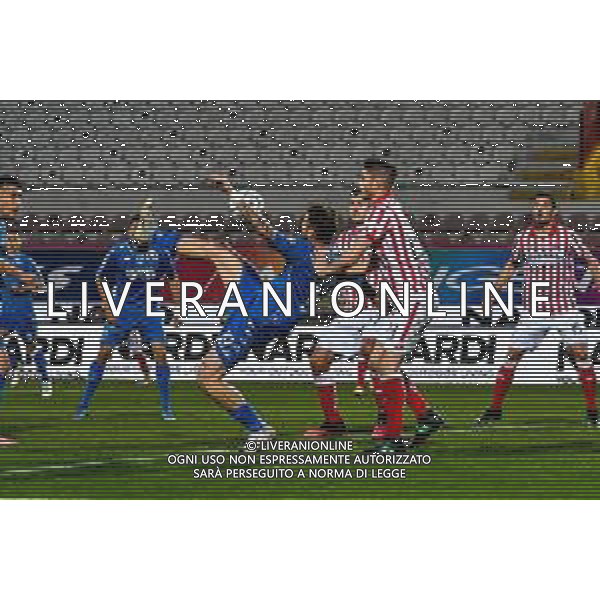 Marinil/LMedia - RL Vicenza vs Empoli FC - Italian Football Championship League BKT 2020/2021 13 March 2021 - Romeo Menti stadium, vicenza, Italy Photo showing: faul of Andrea La Mantia (Empoli FC) on Daniel Cappelletti (LR Vicenza Virtus) @Marinil/LMedia AG ALDO LVERANI SAS