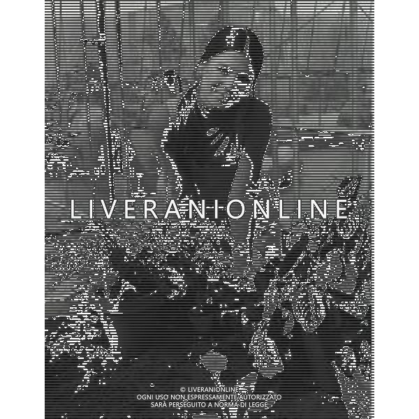 RETROSPETTIVA ROSANNA FRATELLO CANTANTE NELLA FOTO ROSANNA FRATELLO A GALLARATE ALLA SERRA IDEA VERDE NELL\'ANNO 1972 AG ALDO LIVERANI SAS