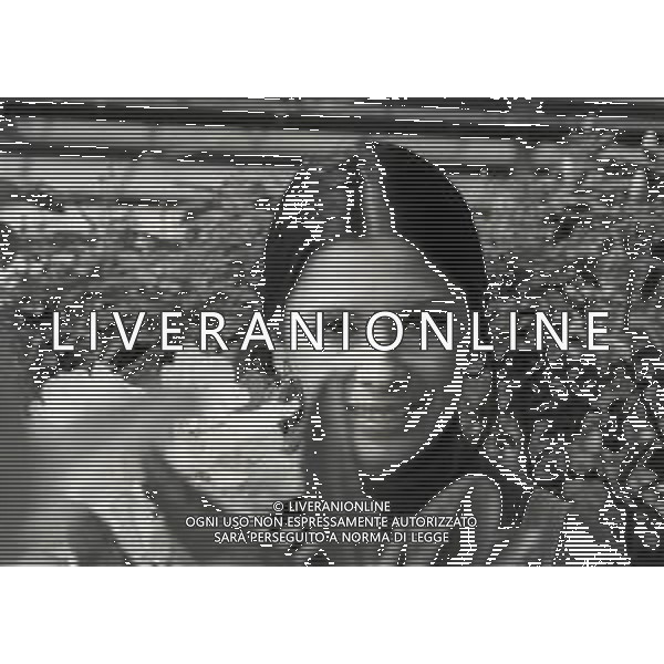 RETROSPETTIVA ROSANNA FRATELLO CANTANTE NELLA FOTO ROSANNA FRATELLO A GALLARATE ALLA SERRA IDEA VERDE NELL\'ANNO 1972 AG ALDO LIVERANI SAS