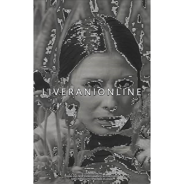 RETROSPETTIVA ROSANNA FRATELLO CANTANTE NELLA FOTO ROSANNA FRATELLO A GALLARATE ALLA SERRA IDEA VERDE NELL\'ANNO 1972 AG ALDO LIVERANI SAS