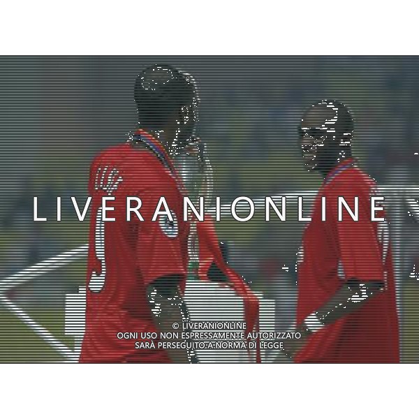 Montecarlo 26/08/2005 Finale Supercoppa Europea 2005 liverpool-cska mosca 3:1 nella foto cisse djibril con la supercoppa e sissoko ph marco luzzani/ag aldo liverani s.a.s.