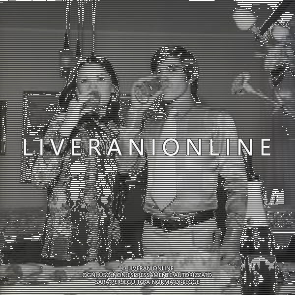 RETROSPETTIVA ROSANNA FRATELLO CANTANTE NELLA FOTO ROSANNA FRATELLO CON IL MARITO PINO CAPPELLANO NELLA LORO ABITAZIONE A MILANO NELL\'ANNO 1971 AG ALDO LVERANI SAS