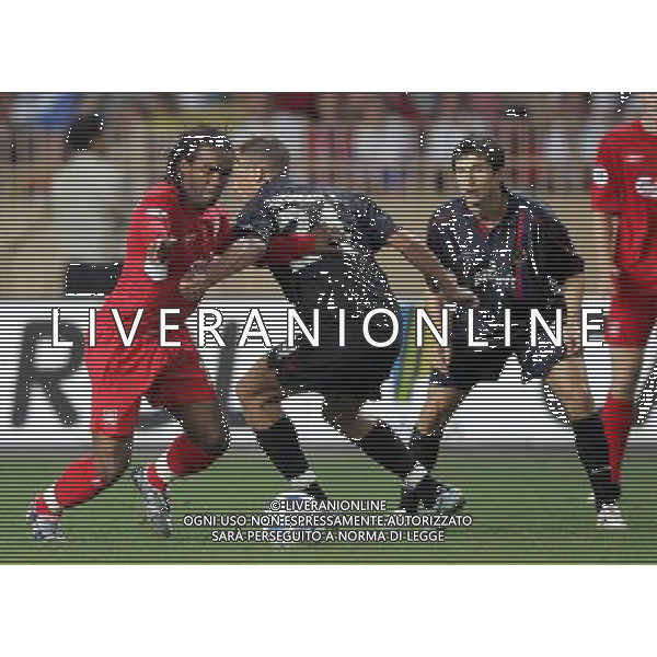 Montecarlo 26/08/2005 Finale Supercoppa Europea 2005 liverpool-cska mosca 3:1 nella foto florent sinama-pongolle e berezoutski ph marco luzzani/ag aldo liverani s.a.s.