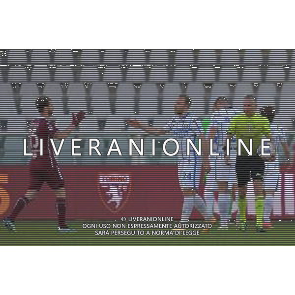 Torino 14.03.2021 Stadio Olimpico Grande Torino ©Alessandro Falzone/Agenzia Aldo Liverani Torino vs Inter Serie A Tim 2020/2021 Nella foto : Paolo Valeri arbitro con Christian eriksen e cristian ansaldi a fine gara ©Falzone / AGENZIA ALDO LIVERANI SAS