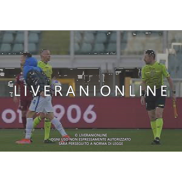 Torino 14.03.2021 Stadio Olimpico Grande Torino ©Alessandro Falzone/Agenzia Aldo Liverani Torino vs Inter Serie A Tim 2020/2021 Nella foto : Paolo Valeri arbitro con ivan perisic a fine gara ©Falzone / AGENZIA ALDO LIVERANI SAS