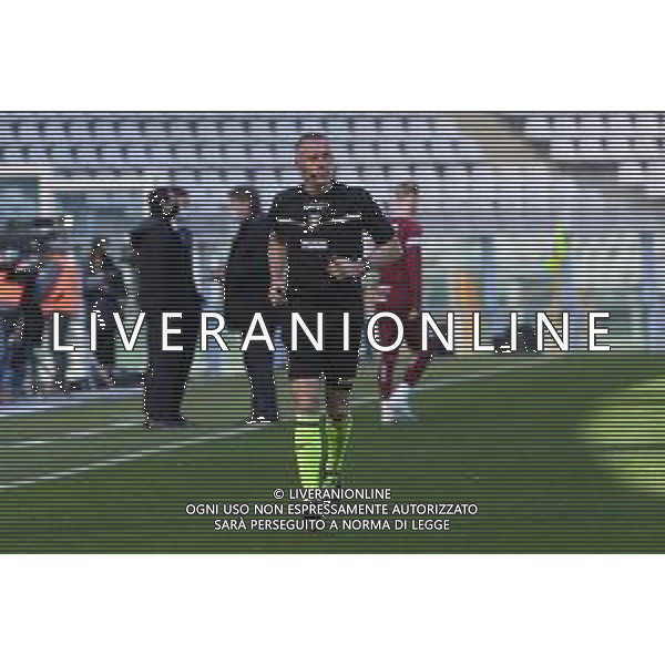 Torino 14.03.2021 Stadio Olimpico Grande Torino ©Alessandro Falzone/Agenzia Aldo Liverani Torino vs Inter Serie A Tim 2020/2021 Nella foto : Paolo Valeri arbitro durante il riscaldamento ©Falzone / AGENZIA ALDO LIVERANI SAS