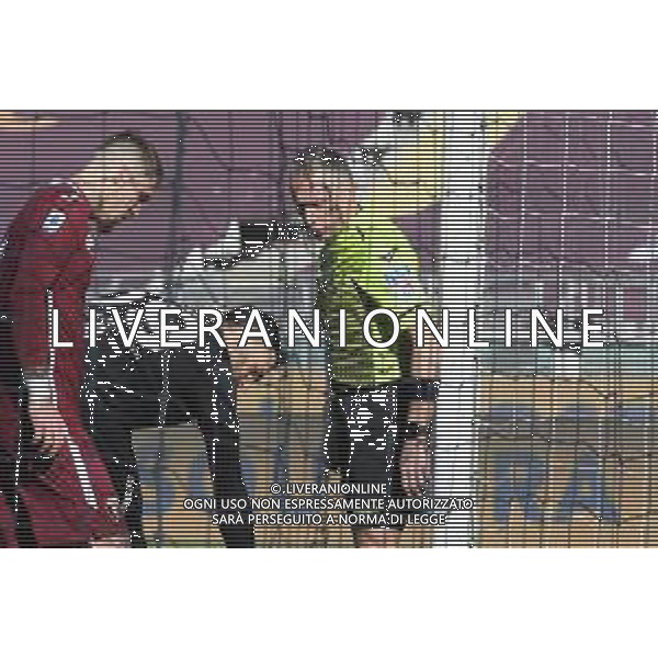 Torino 14.03.2021 Stadio Olimpico Grande Torino ©Alessandro Falzone/Agenzia Aldo Liverani Torino vs Inter Serie A Tim 2020/2021 Nella foto : Paolo Valeri arbitro con salvatore sirigu ©Falzone / AGENZIA ALDO LIVERANI SAS