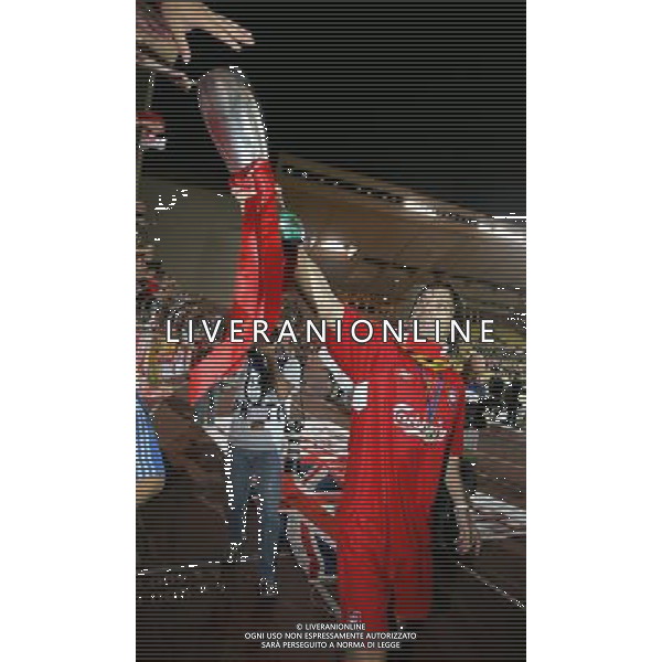 Montecarlo 26/08/2005 Finale Supercoppa Europea 2005 liverpool-cska mosca 3:1 nella foto morientes fernando con la supercoppa europea ph marco luzzani/ag aldo liverani s.a.s.
