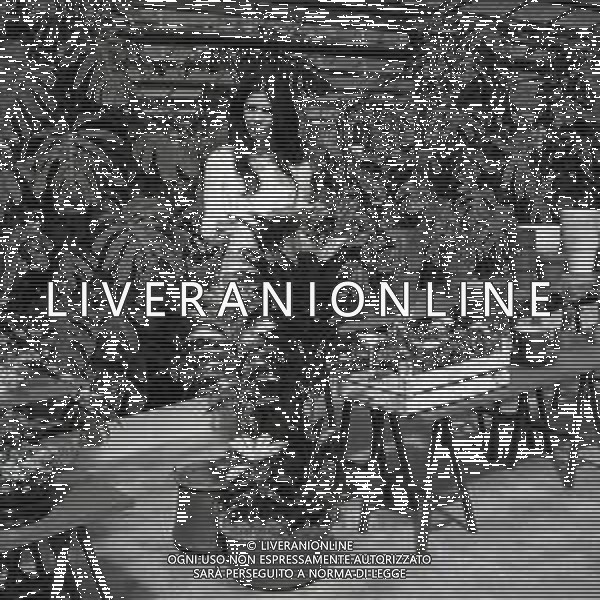 RETROSPETTIVA ROSANNA FRATELLO CANTANTE NELLA FOTO ROSANNA FRATELLO A GALLARATE ALLA SERRA IDEA VERDE NELL\'ANNO 1972 AG ALDO LIVERANI SAS