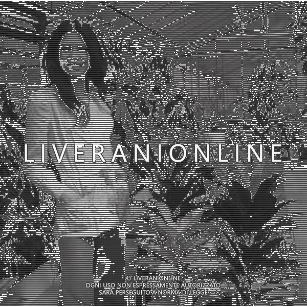 RETROSPETTIVA ROSANNA FRATELLO CANTANTE NELLA FOTO ROSANNA FRATELLO A GALLARATE ALLA SERRA IDEA VERDE NELL\'ANNO 1972 AG ALDO LIVERANI SAS