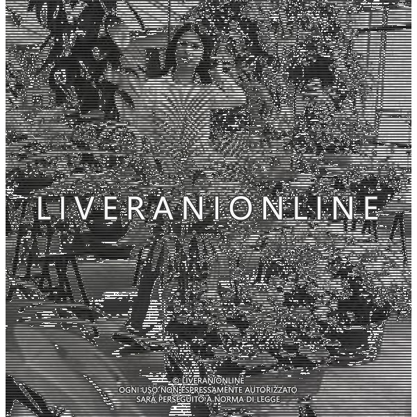 RETROSPETTIVA ROSANNA FRATELLO CANTANTE NELLA FOTO ROSANNA FRATELLO A GALLARATE ALLA SERRA IDEA VERDE NELL\'ANNO 1972 AG ALDO LIVERANI SAS