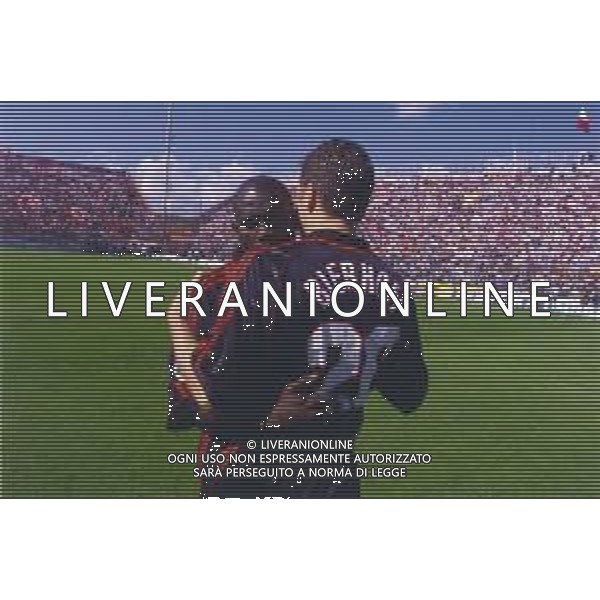 23-05-1999 PERUGIA - MILAN 1-2 CAMPIONATO DI CALCIO SERIE A - VITTORIA 16mo SCUDETTO MILAN NELLA FOTO ESULTANZA DI GEORGE WEAH E OLIVER BIERHOFF FESTEGGIANO LA VITTORIA E LA CONQUISTA DELLO SCUDETTO A FINE GARA AGENZIA ALDO LIVERANI SAS