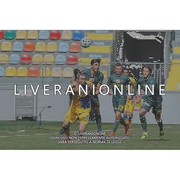 Frosinone vs Lecce Campionato Serie B - 30 Giornata Stadio B.Stirpe - Frosinone 20-03-2021 nella foto Meccariello trattiene Novakovich ©Federico Gaetano / AGENZIA ALDO LIVERANI SAS