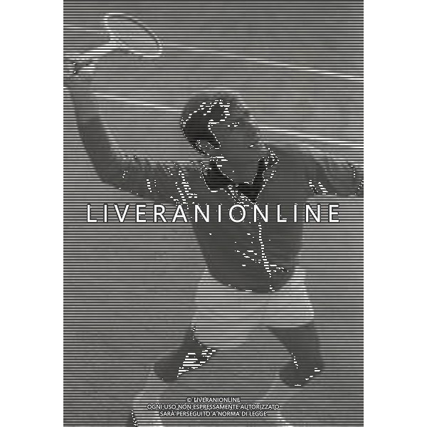 RETROSPETTIVA TITO STAGNO GIORNALISTA,TELECRONISTA SPORTIVO E CONDUTTORE TELEVISIVO NELLA FOTO TITO STAGNO A ROMA NELL\'ANNO 1966 AG ALDO LIVERANI SAS