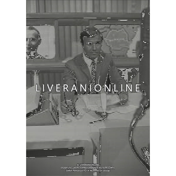 RETROSPETTIVA TITO STAGNO GIORNALISTA,TELECRONISTA SPORTIVO E CONDUTTORE TELEVISIVO NELLA FOTO TITO STAGNO A ROMA NELL\'ANNO 1966 AG ALDO LIVERANI SAS