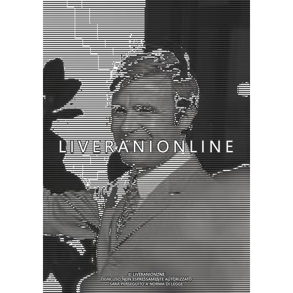 RETROSPETTIVA TITO STAGNO GIORNALISTA,TELECRONISTA SPORTIVO E CONDUTTORE TELEVISIVO NELLA FOTO TITO STAGNO A ROMA NELL\'ANNO 1966 AG ALDO LIVERANI SAS