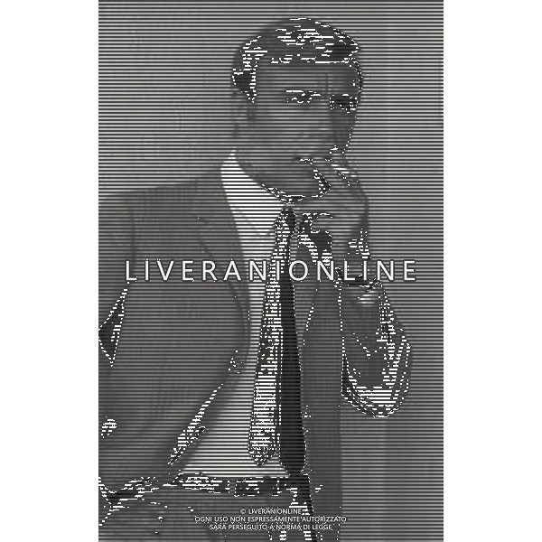 RETROSPETTIVA TITO STAGNO GIORNALISTA,TELECRONISTA SPORTIVO E CONDUTTORE TELEVISIVO NELLA FOTO TITO STAGNO A ROMA NELL\'ANNO 1966 AG ALDO LIVERANI SAS
