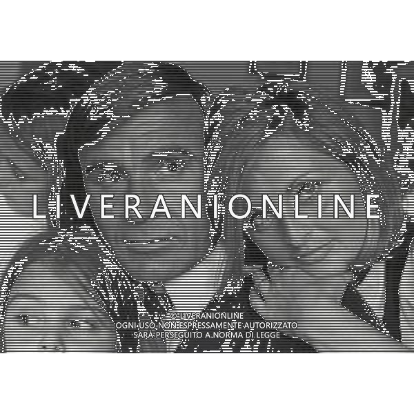 RETROSPETTIVA TITO STAGNO GIORNALISTA,TELECRONISTA SPORTIVO E CONDUTTORE TELEVISIVO NELLA FOTO TITO STAGNO A ROMA NELL\'ANNO 1966 CON LA MOGLIE EDDA LAVEZZINI E LE FIGLIE AG ALDO LIVERANI SAS