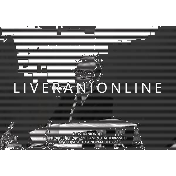 RETROSPETTIVA TITO STAGNO GIORNALISTA,TELECRONISTA SPORTIVO E CONDUTTORE TELEVISIVO NELLA FOTO TITO STAGNO NELL\'ANNO 1970 NELLA TRASMISSIONE TELEVISIVA“LA DOMENICA SPORTIVA“ AG ALDO LIVERANI SAS