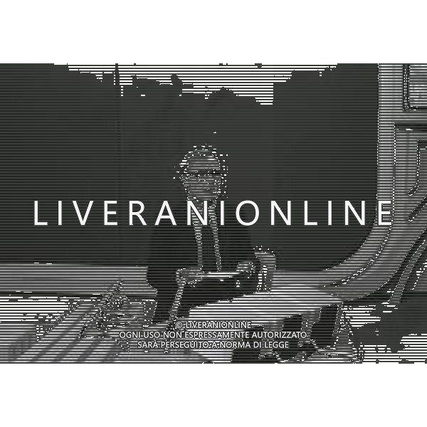 RETROSPETTIVA TITO STAGNO GIORNALISTA,TELECRONISTA SPORTIVO E CONDUTTORE TELEVISIVO NELLA FOTO TITO STAGNO NELL\'ANNO 1970 NELLA TRASMISSIONE TELEVISIVA“LA DOMENICA SPORTIVA“ AG ALDO LIVERANI SAS