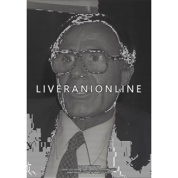 RETROSPETTIVA TITO STAGNO GIORNALISTA,TELECRONISTA SPORTIVO E CONDUTTORE TELEVISIVO NELLA FOTO TITO STAGNO A MILANO NELL\'ANNO 1982 AG ALDO LIVERANI SAS 