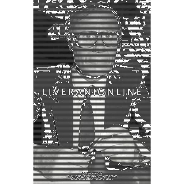 RETROSPETTIVA TITO STAGNO GIORNALISTA,TELECRONISTA SPORTIVO E CONDUTTORE TELEVISIVO NELLA FOTO TITO STAGNO A MILANO NELL\'ANNO 1982 AG ALDO LIVERANI SAS 