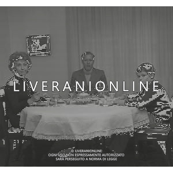 RETROSPETTIVA NILS LIEDHOLM ALLENATORE CALCIO NELLA FOTO NILS LIEDHOLM CON LA FAMIGLIA A MILANO NELL\'ANNO 1971 AG ALDO LIVERANI SAS