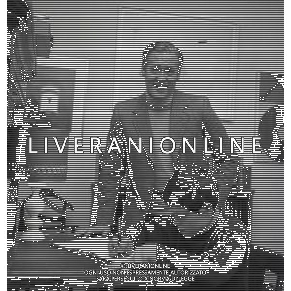 RETROSPETTIVA NILS LIEDHOLM ALLENATORE CALCIO NELLA FOTO NILS LIEDHOLM CON LA FAMIGLIA A MILANO NELL\'ANNO 1971 AG ALDO LIVERANI SAS