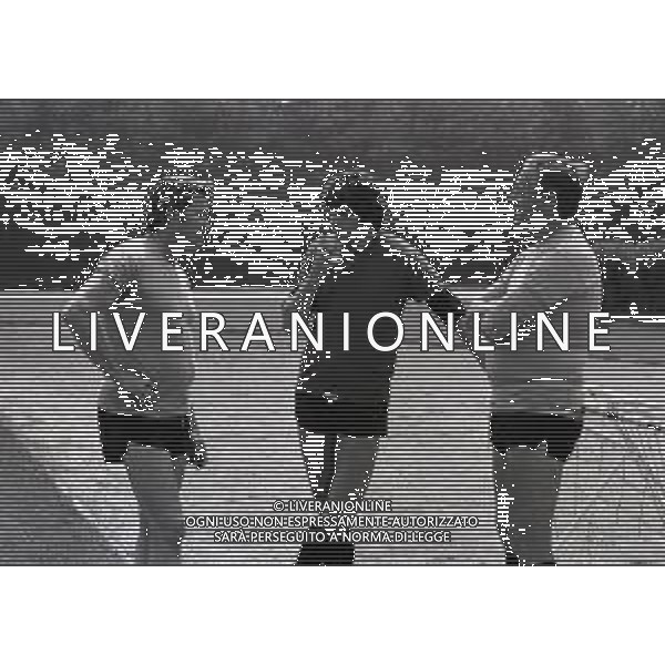 RETROSPETTIVA NILS LIEDHOLM ALLENATORE CALCIO NELLA FOTO NILS LIEDHOLM CON IL PROFESSOR ARISTIDE FACCHINI E ALDO BET A MILANELLO NELL\'ANNO 1977 AG ALDO LIVERANI SAS 